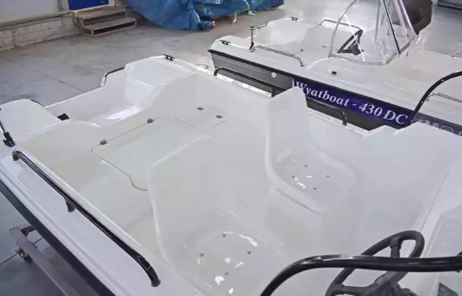 Комбинированный катер Wyatboat-430 M  Комбинированный катер Wyatboat-430 M