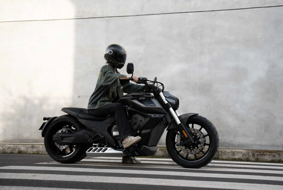 Мотоцикл Benda LFC 700 Pro 