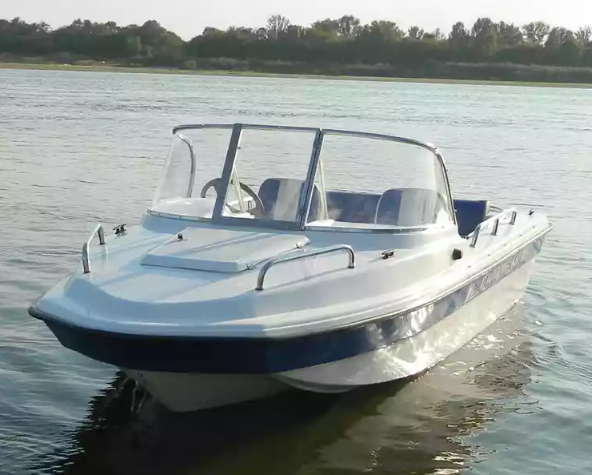 Стеклопластиковый катер Wyatboat-430 M (тримаран)  Стеклопластиковый катер Wyatboat-430 M (тримаран)