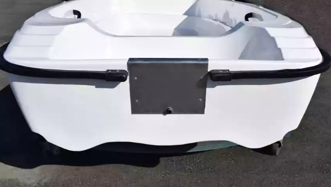 Стеклопластиковая лодка Пингвин (тримаран) 