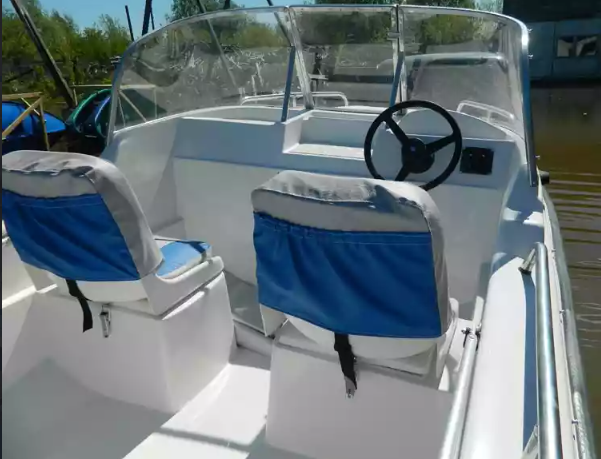 Стеклопластиковый катер Wyatboat-430 M (тримаран)  Стеклопластиковый катер Wyatboat-430 M (тримаран)
