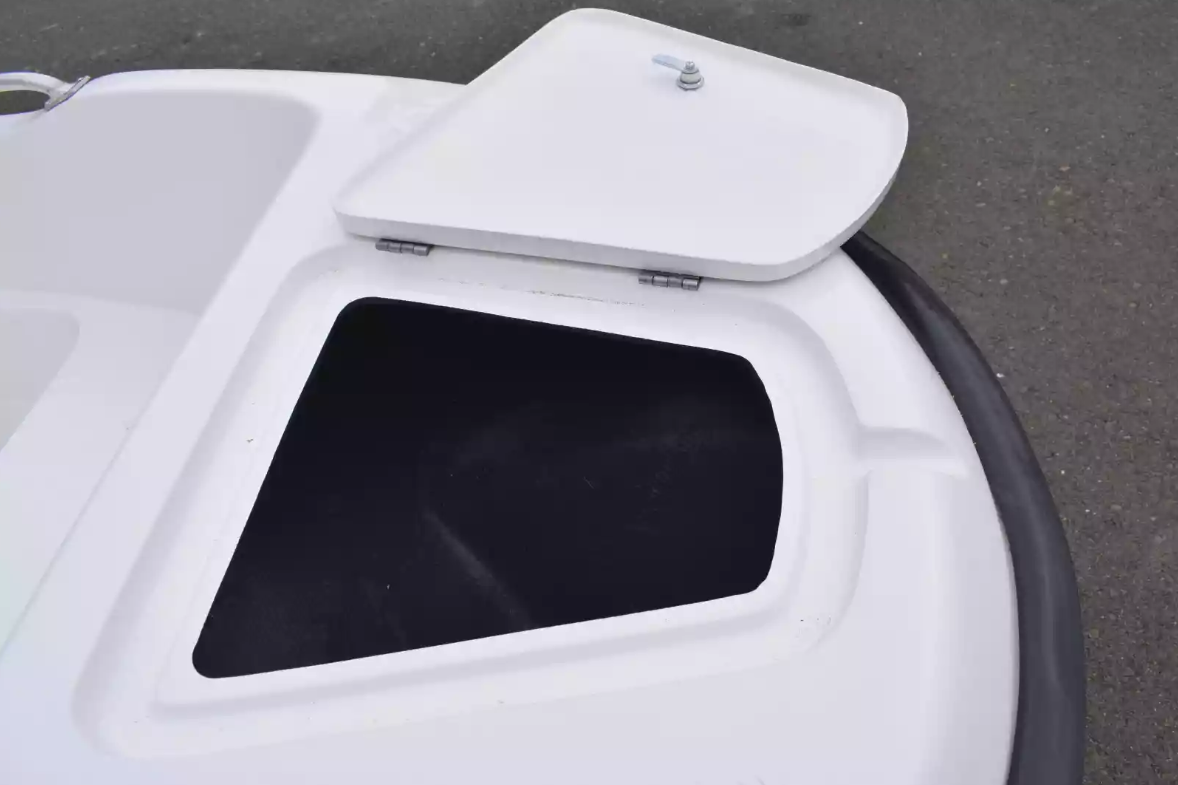 Стеклопластиковая лодка Пингвин New (тримаран) 