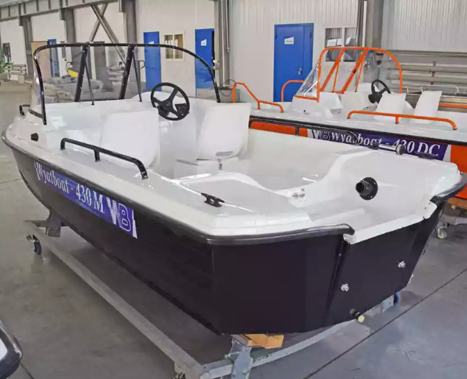 Комбинированный катер Wyatboat-430 M  Комбинированный катер Wyatboat-430 M