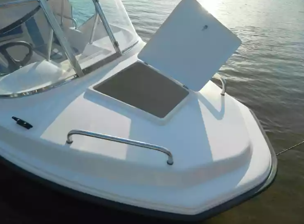 Стеклопластиковый катер Wyatboat-430 M (тримаран)  Стеклопластиковый катер Wyatboat-430 M (тримаран)