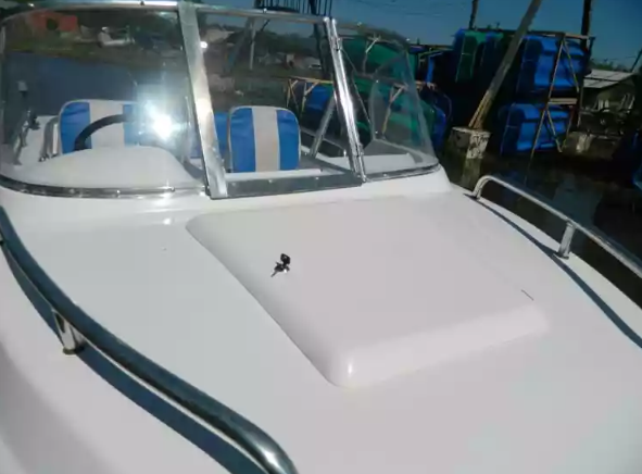 Стеклопластиковый катер Wyatboat-430 M (тримаран)  Стеклопластиковый катер Wyatboat-430 M (тримаран)