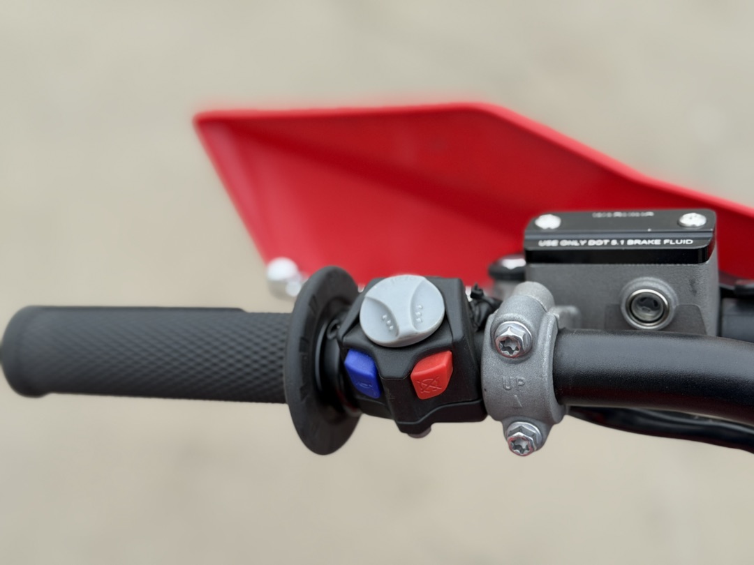 Кроссовый мотоцикл (эндуро) PROMAX WOLVERINE 302 2T EFI 