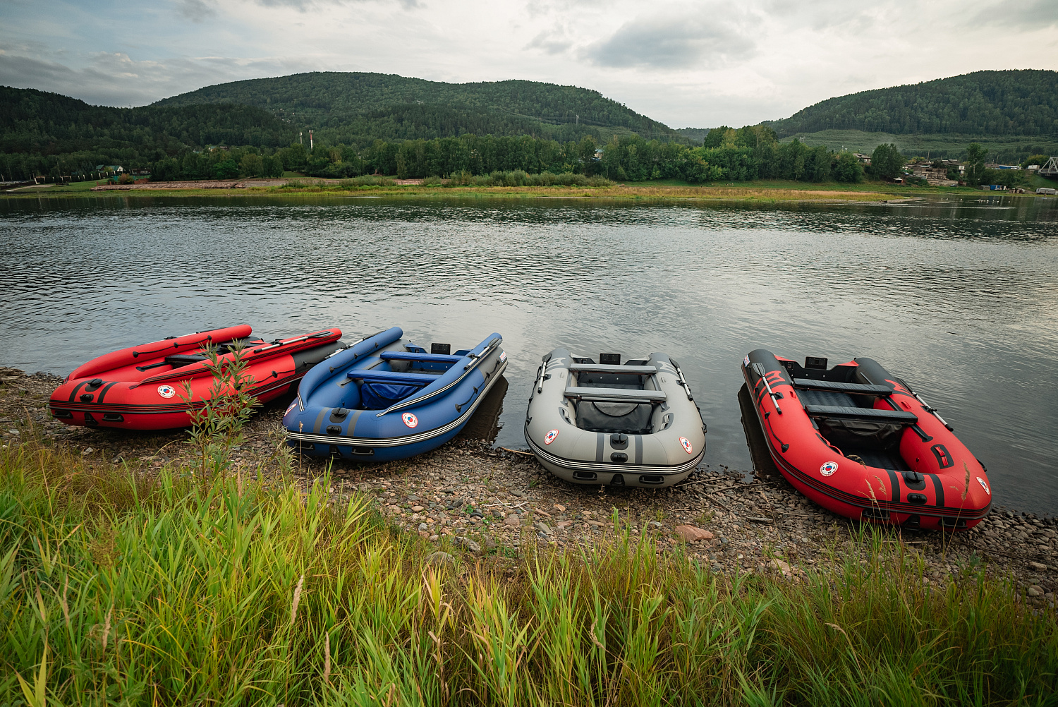 Лодка MISHIMO RIVER FJET PRO 430  под водомет 